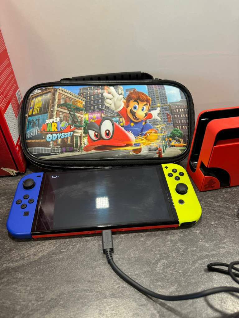 Nintendo Switch OLED – Édition Super Mario (Rouge) – Image 2